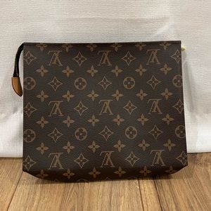 Authentic Louis Vuitton Monogram Toiletry 26